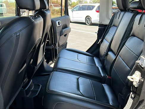 Used 2023 Jeep Wrangler Unlimited Sahara AWD/4WD image 19