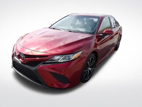 Used 2018 Toyota Camry SE w/ Convenience Package image 3