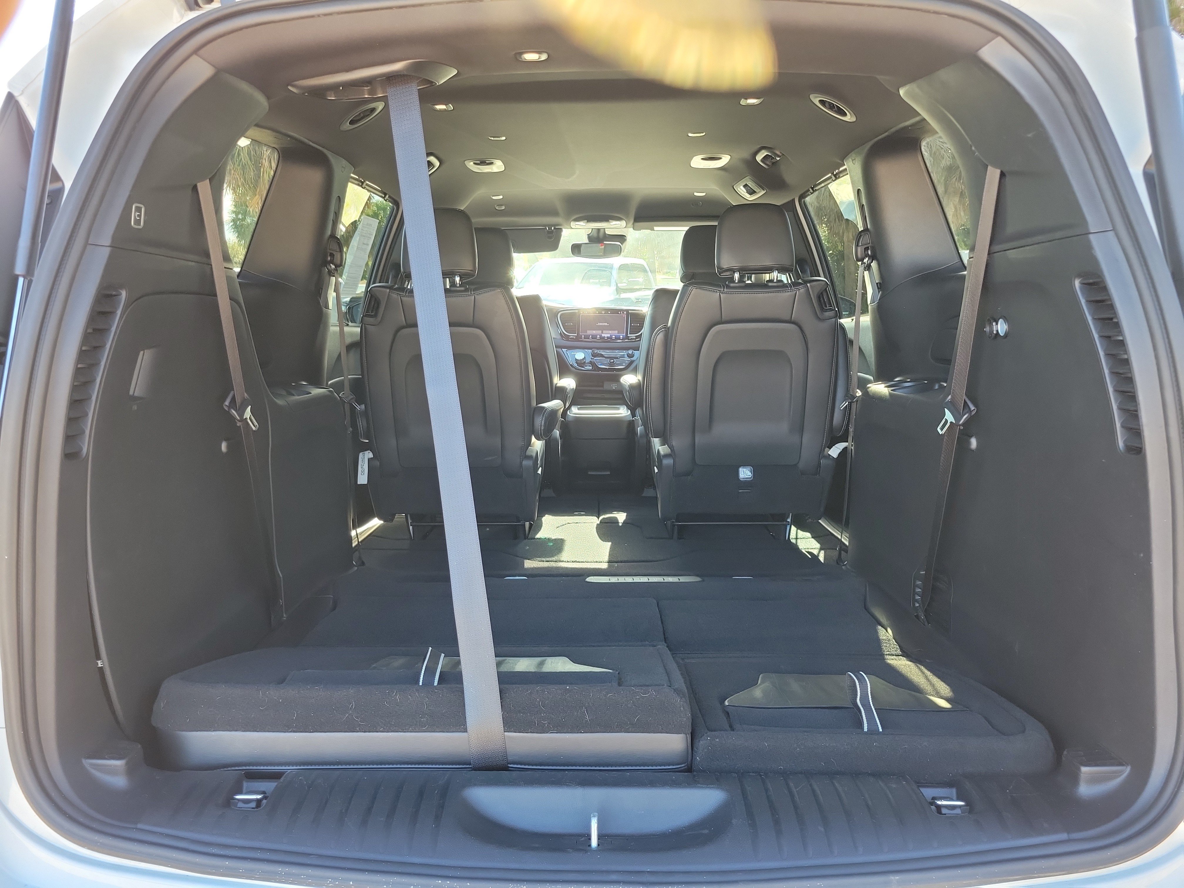 Used 2026 Chrysler Pacifica Select w/ S Appearance Package FWD image 7