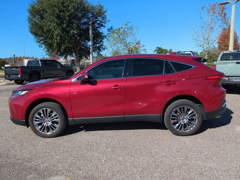 Used 2024 Toyota Venza Limited image 3