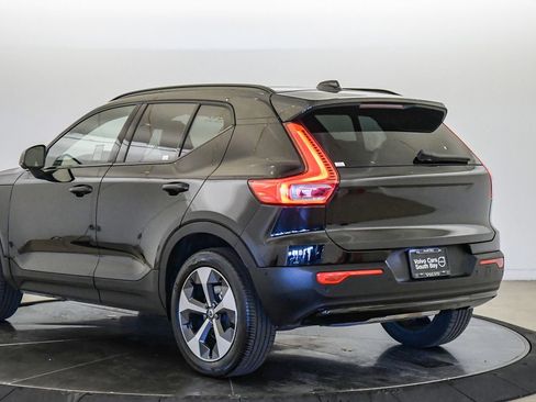 Used 2026 Volvo XC40 B5 Plus AWD/4WD image 2