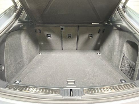 Certified 2026 Porsche Macan AWD/4WD image 12