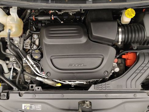 Used 2020 Chrysler Pacifica Touring-L Plus FWD image 30
