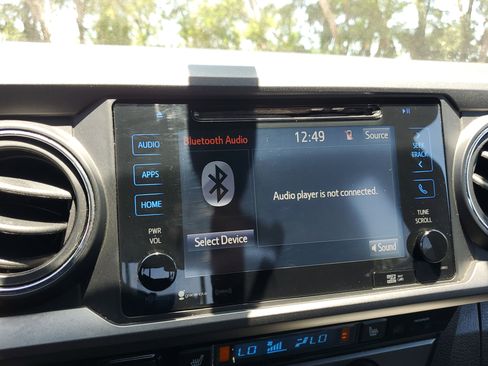 Used 2017 Toyota Tacoma TRD Sport image 22