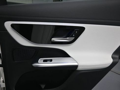 Used 2026 Mercedes-Benz GLC 300 image 28