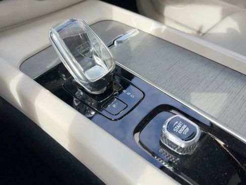 Certified 2023 Volvo XC60 B5 Ultimate w/ Climate Package image 17