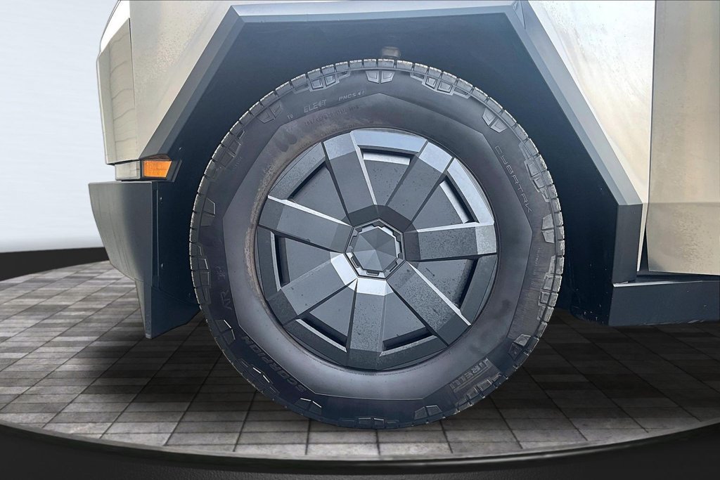 Used 2025 Tesla Cybertruck AWD Crew Cab image 8
