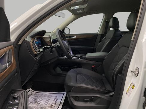 Used 2024 Volkswagen Atlas SE image 31