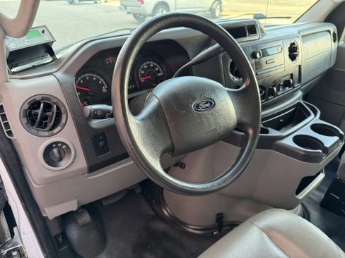 Used 2014 Ford E-250 and Econoline 250 Extended w/ Power Group image 14