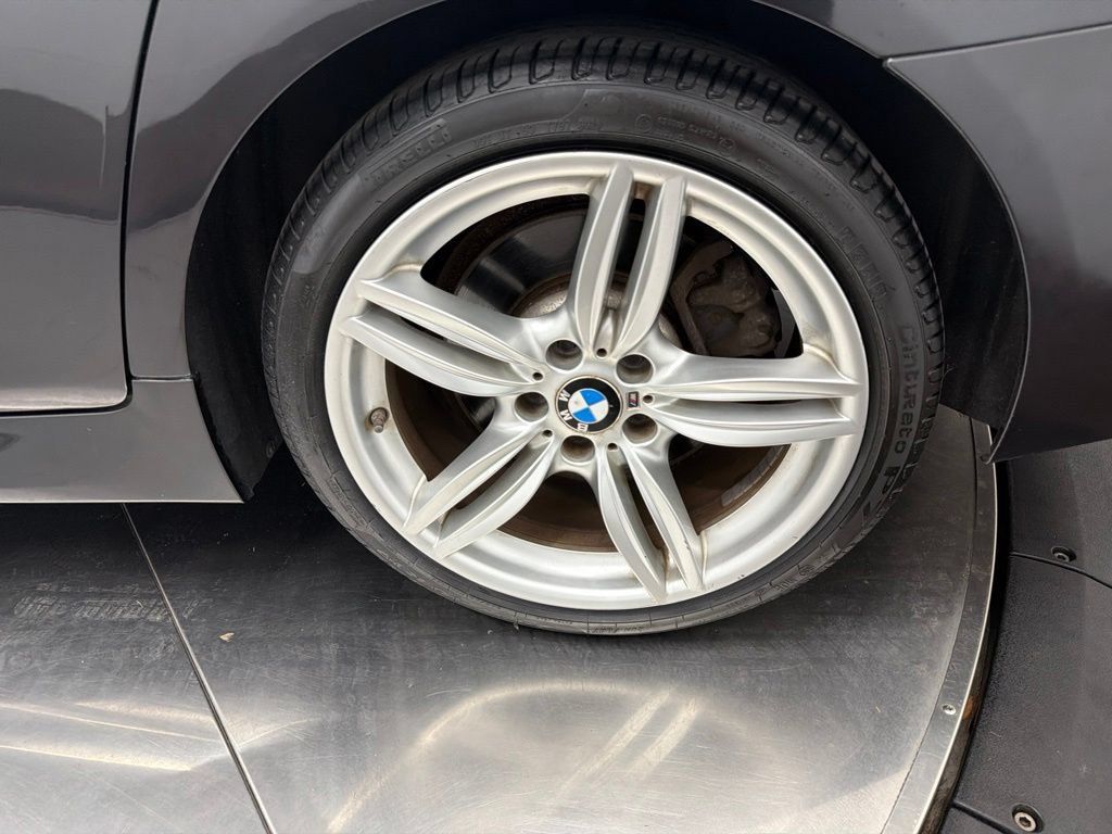 Used 2013 BMW 550i xDrive Sedan AWD/4WD image 9