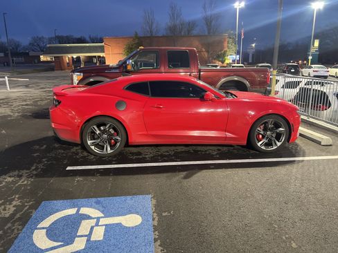 Used 2019 Chevrolet Camaro SS image 7