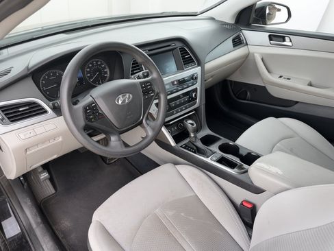 Used 2016 Hyundai Sonata SE w/ Cargo Package FWD image 4