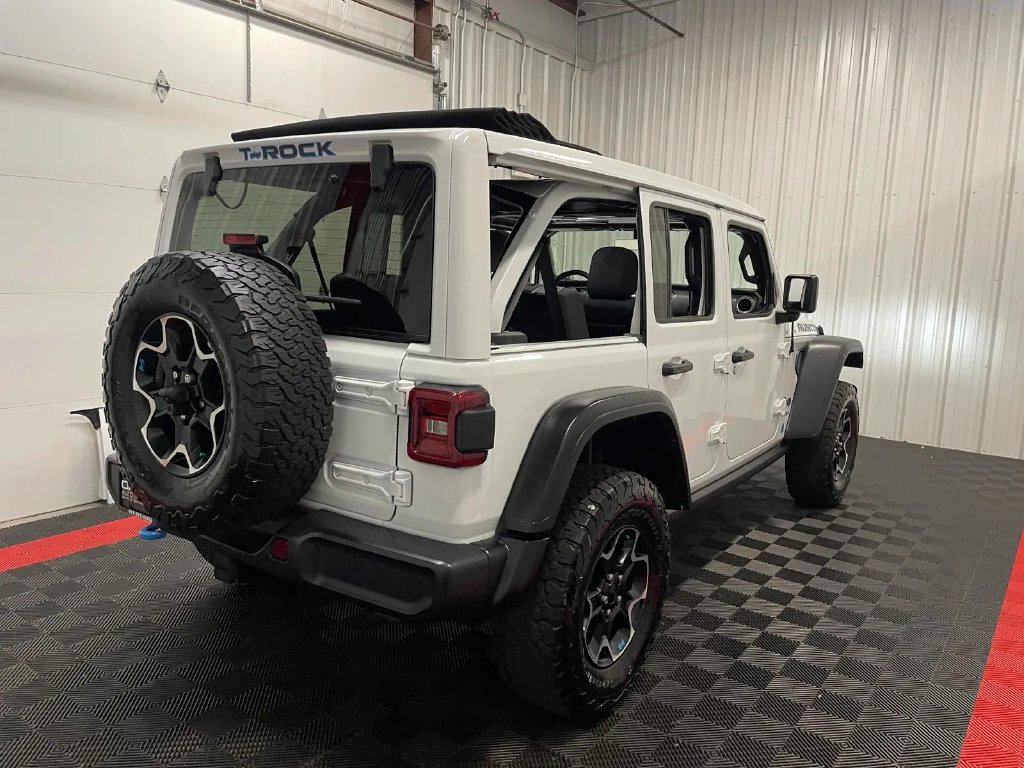 Used 2022 Jeep Wrangler Unlimited Rubicon 4xe AWD/4WD image 3