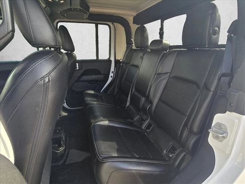 Used 2020 Jeep Gladiator Overland AWD/4WD image 18
