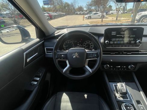 Used 2024 Mitsubishi Outlander SE image 11