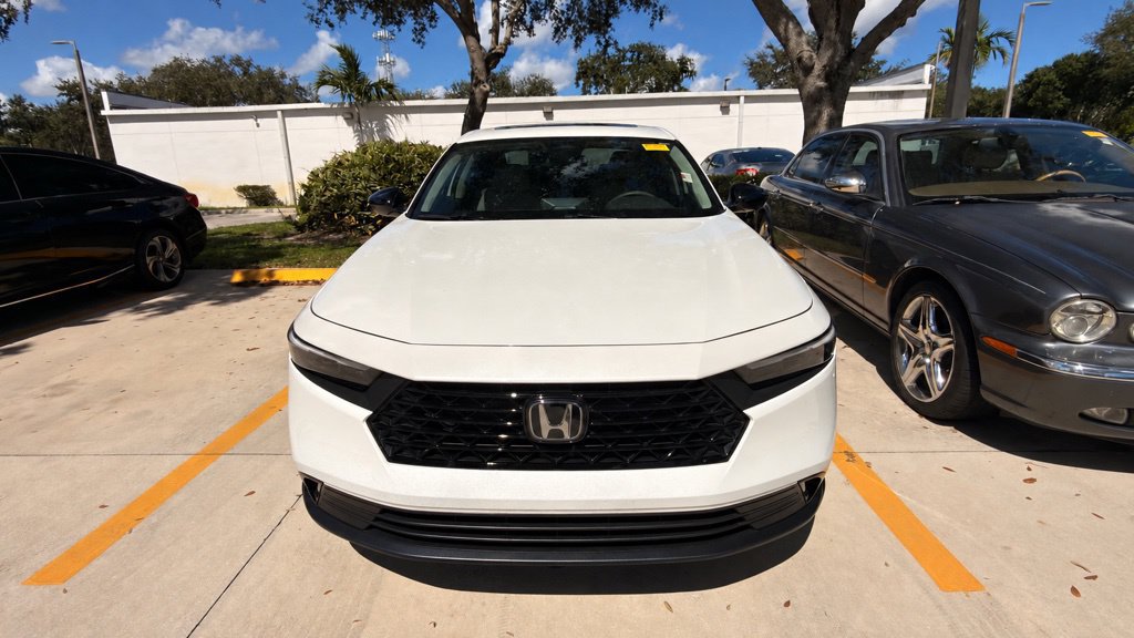 Used 2025 Honda Accord SE image 2