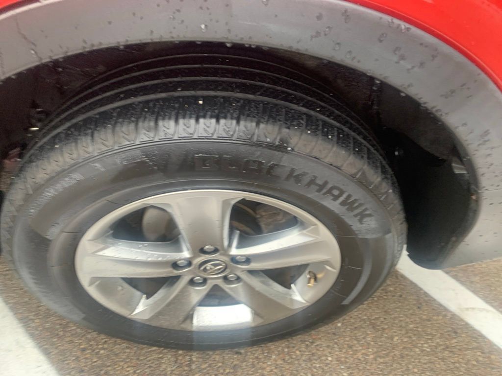 Used 2015 Toyota RAV4 XLE AWD/4WD image 32