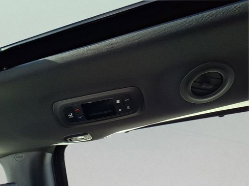 New 2026 Chrysler Pacifica Limited w/ Uconnect Theater Family Group image 16