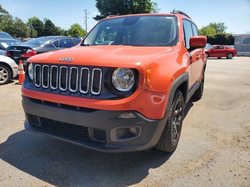 Used 2016 Jeep Renegade Latitude FWD image 3