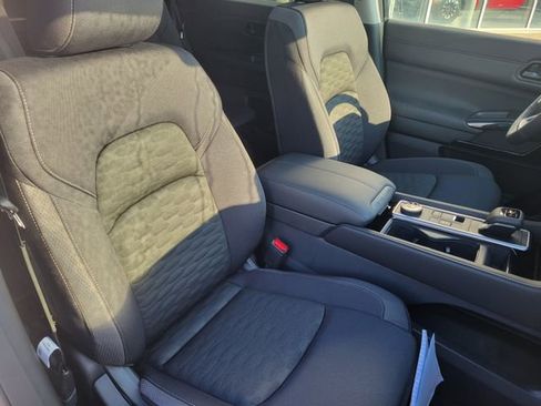 New 2025 Nissan Pathfinder SV image 38