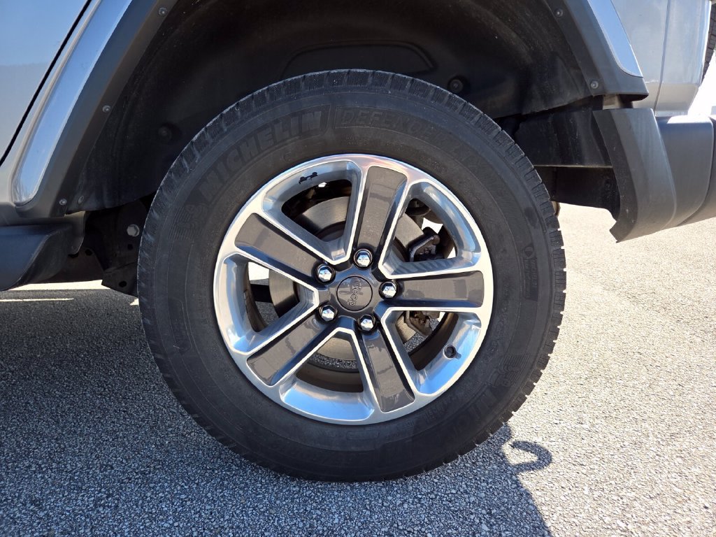 Used 2019 Jeep Wrangler Unlimited Sahara AWD/4WD image 21