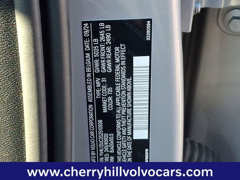 Certified 2025 Volvo XC40 B5 Plus image 30