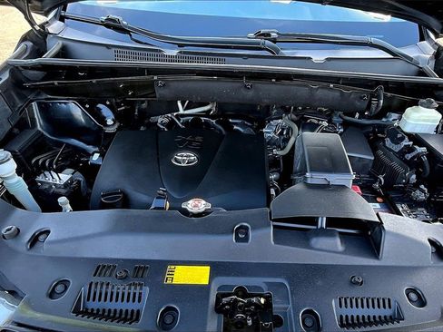 Used 2018 Toyota Highlander XLE image 10