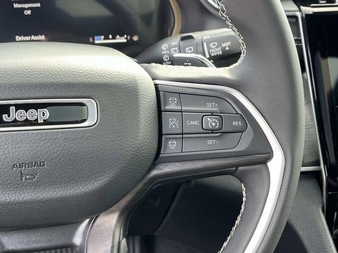 New 2025 Jeep Grand Cherokee Limited w/ Black Appearance Package image 27