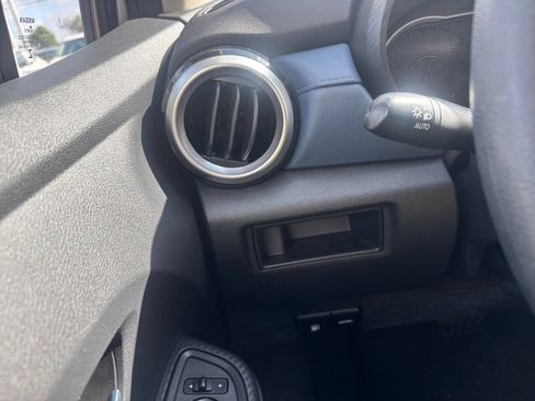 Used 2025 Nissan Versa SV FWD image 32