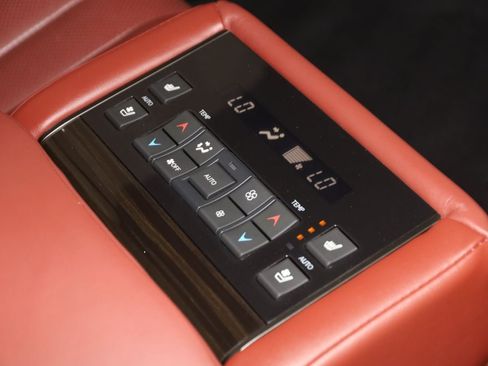 Used 2020 Lexus LX 570 4WD w/ Luxury Package image 17