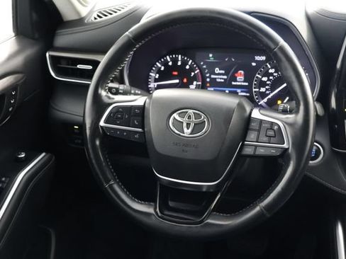 Used 2021 Toyota Highlander Limited AWD/4WD image 10
