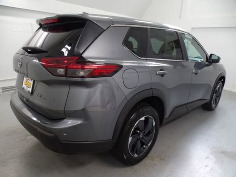 Used 2024 Nissan Rogue SV AWD/4WD image 22