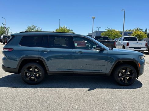 New 2026 Jeep Grand Cherokee L Limited w/ Limited Altitude Package AWD/4WD image 9