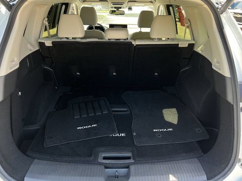 Certified 2025 Nissan Rogue SL FWD image 24