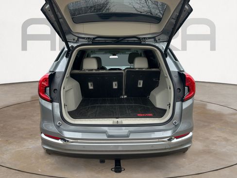 Used 2023 GMC Terrain Denali w/ Denali Premium Package image 12