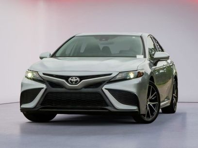 Used 2022 Toyota Camry SE w/ Cold Weather Package