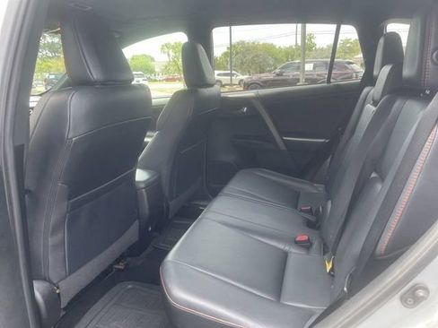 Used 2017 Toyota RAV4 SE FWD image 7