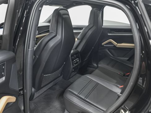 Used 2024 Porsche Cayenne Coupe w/ Premium Package Plus AWD/4WD image 26