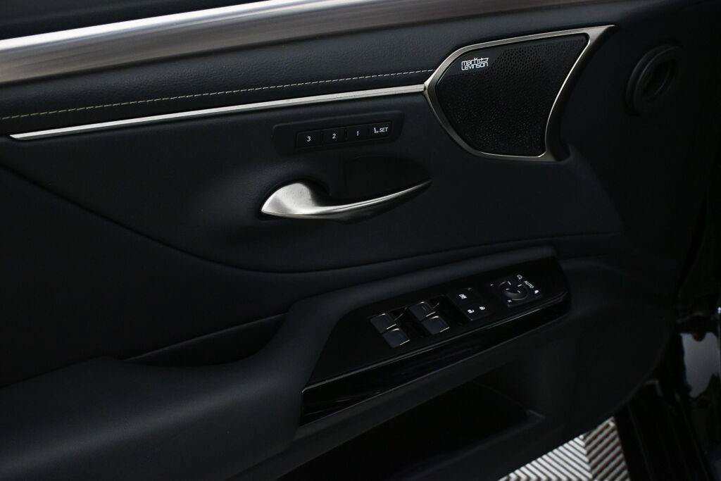 Used 2023 Lexus ES 350 F Sport w/ Accessory Package (Z2) FWD image 15