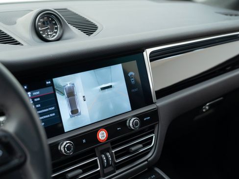 Certified 2026 Porsche Macan AWD/4WD image 24