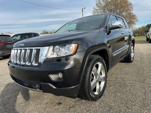 Used 2013 Jeep Grand Cherokee Overland image 8