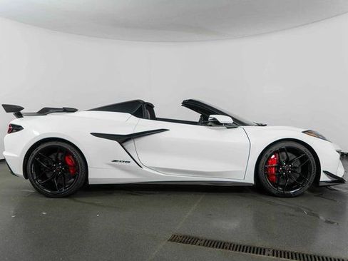 Used 2025 Chevrolet Corvette Z06 w/ Z07 Performance Package image 9