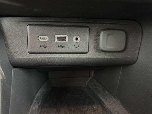 Used 2023 Buick Encore GX Select w/ Sport Touring Package FWD image 25