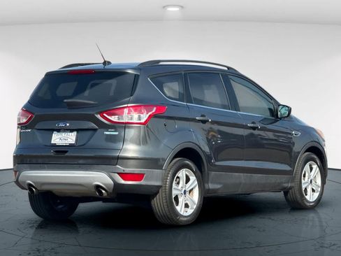 Used 2016 Ford Escape SE w/ Equipment Group 201A FWD image 2