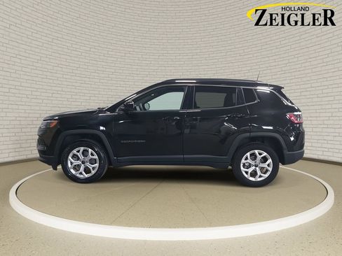Used 2025 Jeep Compass Latitude image 8