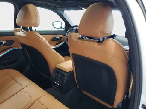 Used 2025 BMW 330i Sedan w/ Convenience Package image 28