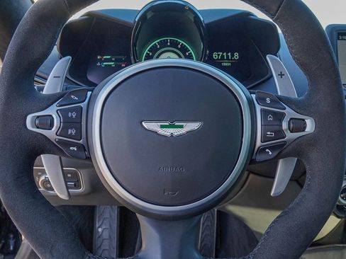 Used 2022 Aston Martin V8 Vantage Coupe RWD image 24