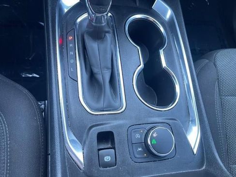 Used 2023 Chevrolet Traverse LT image 15