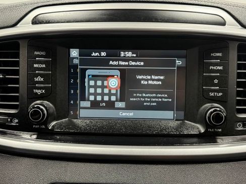Used 2020 Kia Sorento FWD V6 image 26