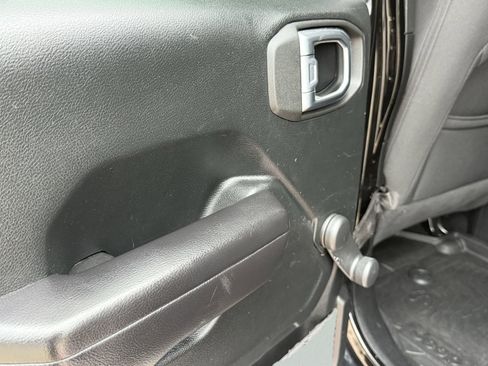 Used 2020 Jeep Wrangler Unlimited Sport image 30